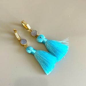 Blue thread dangling earrings